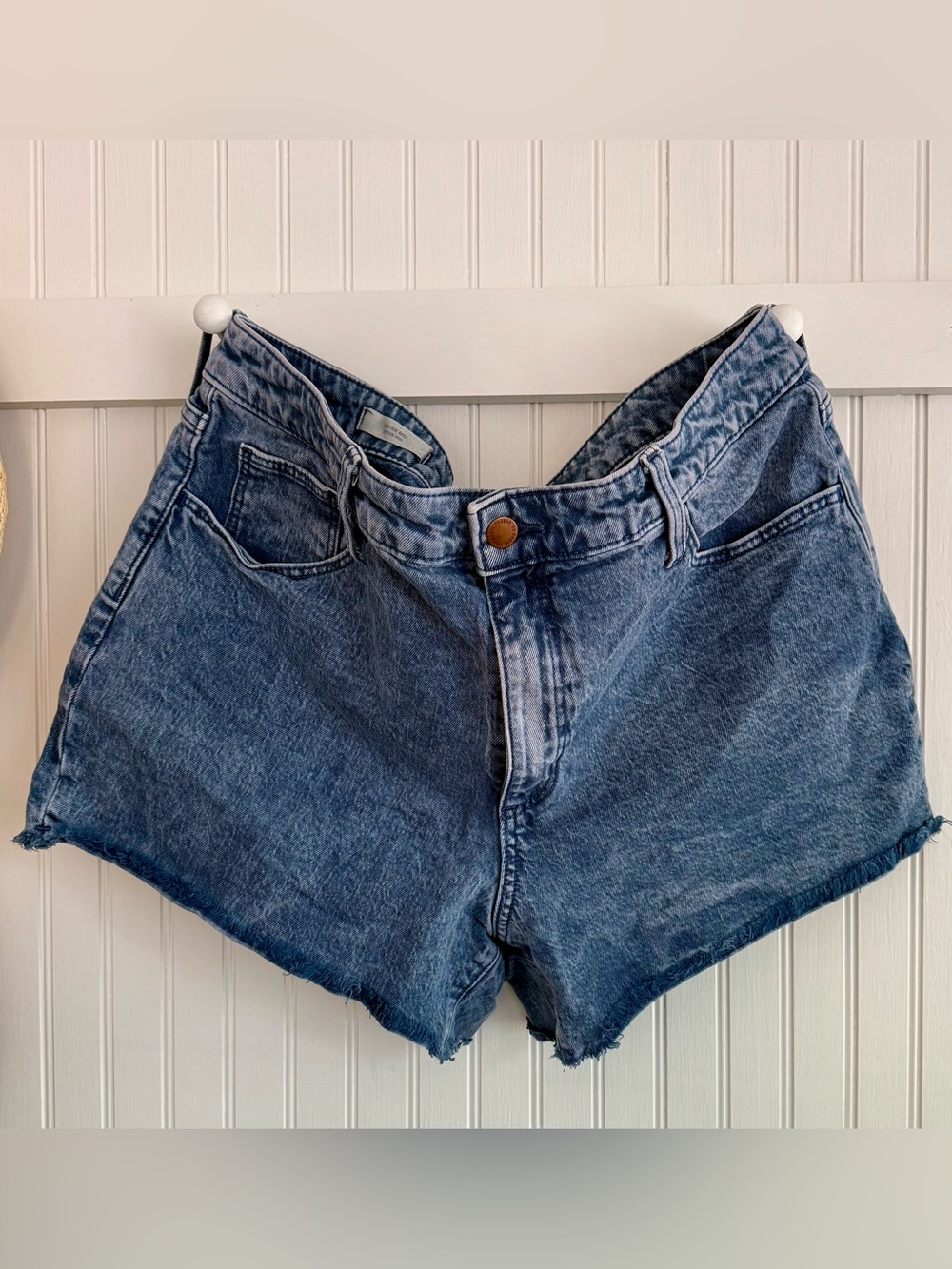 Universal Thread Jean Shorts Size 16 in a medium blue denim